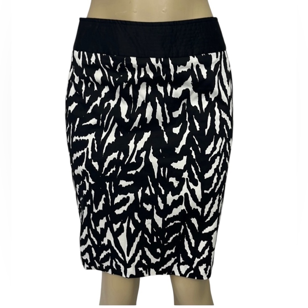 B9- patterned dressy skirt size 4 THE LIMITED small